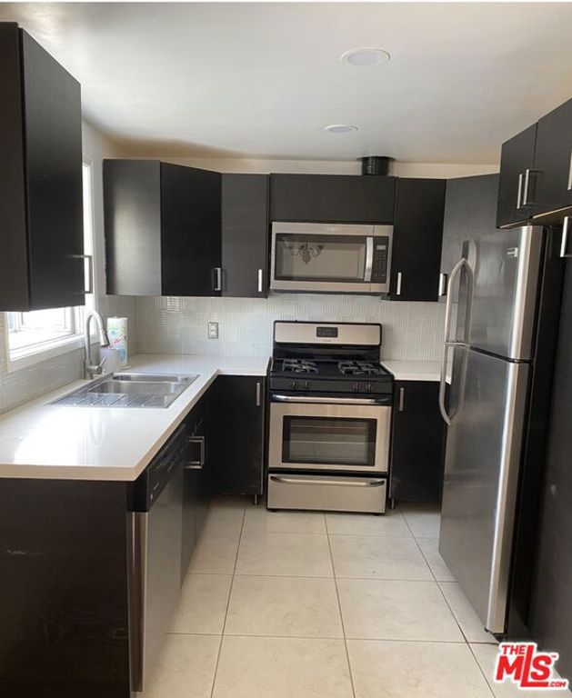 Image 6 of property listing at 1628 N Formosa Avenue A, Los Angeles, CA 90046
