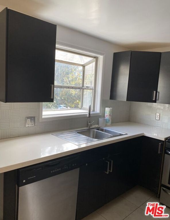 Image 7 of property listing at 1628 N Formosa Avenue A, Los Angeles, CA 90046