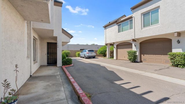 1508 Granite Hills Dr E, El Cajon, CA 92019