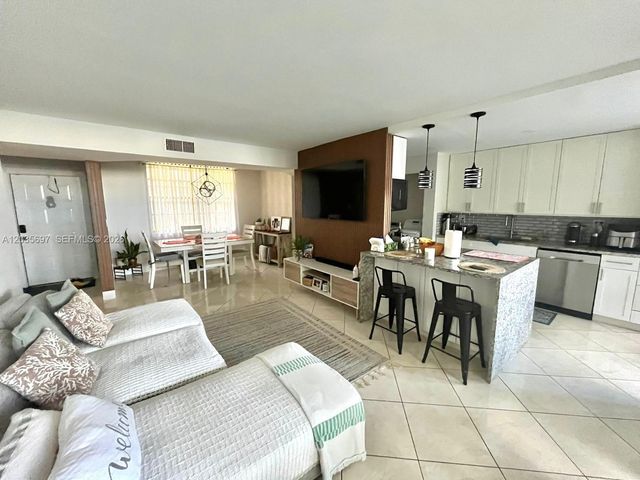 3450 Blue Lake Dr 107, Pompano Beach, FL 33064