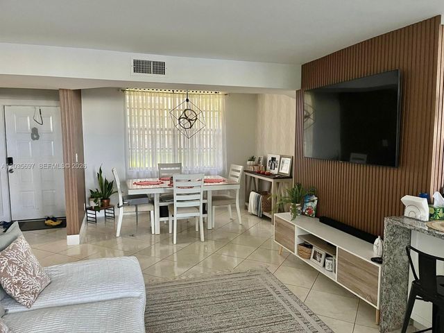 3450 Blue Lake Dr 107, Pompano Beach, FL 33064