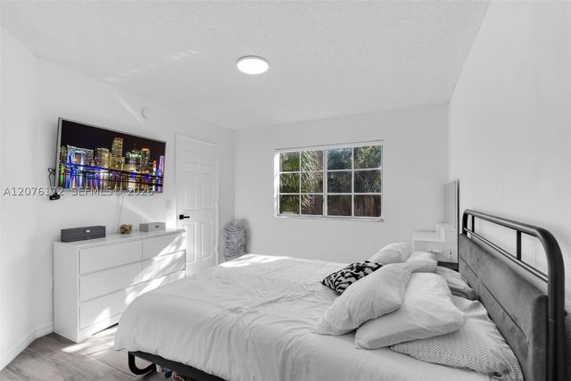2457 Centergate Dr 306, Miramar, FL 33025