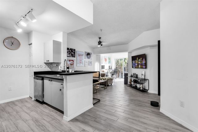 2457 Centergate Dr 306, Miramar, FL 33025