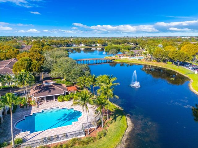 2457 Centergate Dr 306, Miramar, FL 33025
