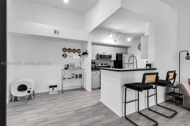2457 Centergate Dr 306, Miramar, FL 33025
