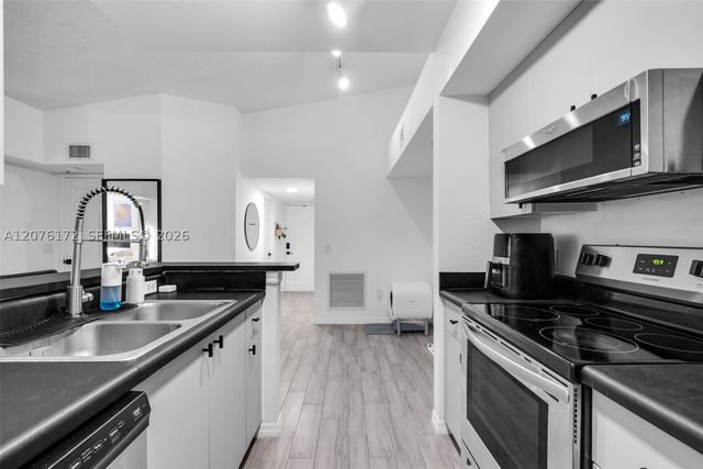 2457 Centergate Dr 306, Miramar, FL 33025