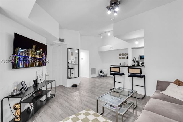 2457 Centergate Dr 306, Miramar, FL 33025