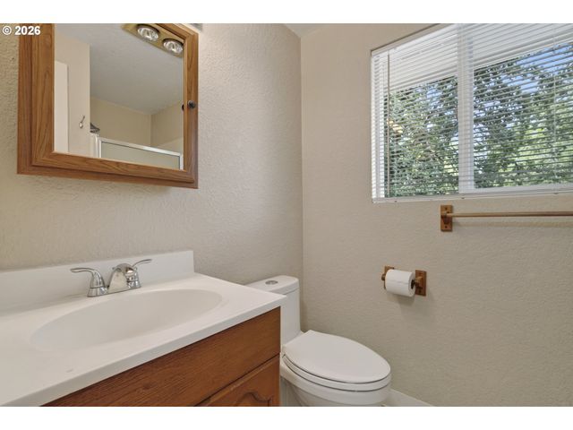 38325 SCRAVEL HILL Rd Ne, Albany, OR 97322