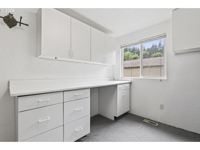 38325 SCRAVEL HILL Rd Ne, Albany, OR 97322