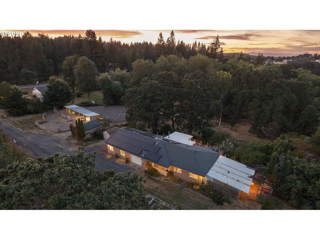 38325 SCRAVEL HILL Rd Ne, Albany, OR 97322