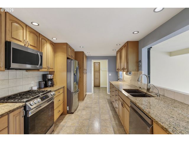 38325 SCRAVEL HILL Rd Ne, Albany, OR 97322