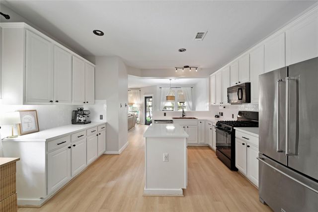 34 Wintergreen Trail, The Woodlands, TX 77382