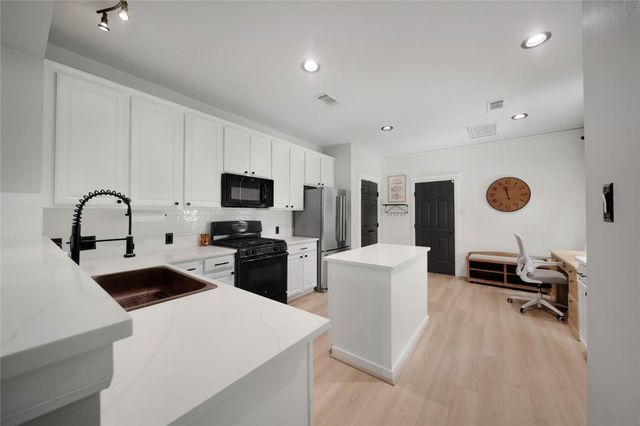 34 Wintergreen Trail, The Woodlands, TX 77382