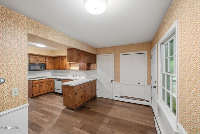 42 Back Bay Road, Bowling Green, OH 43402