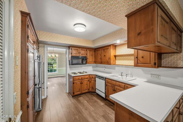 42 Back Bay Road, Bowling Green, OH 43402