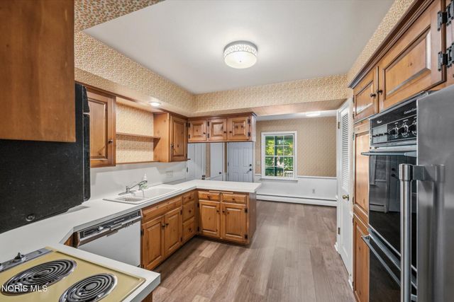 42 Back Bay Road, Bowling Green, OH 43402