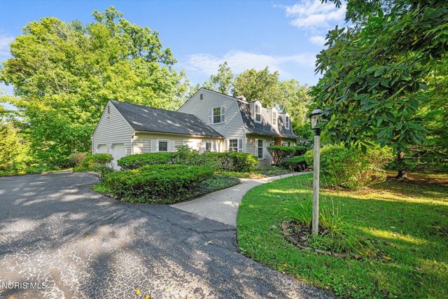 42 Back Bay Road, Bowling Green, OH 43402