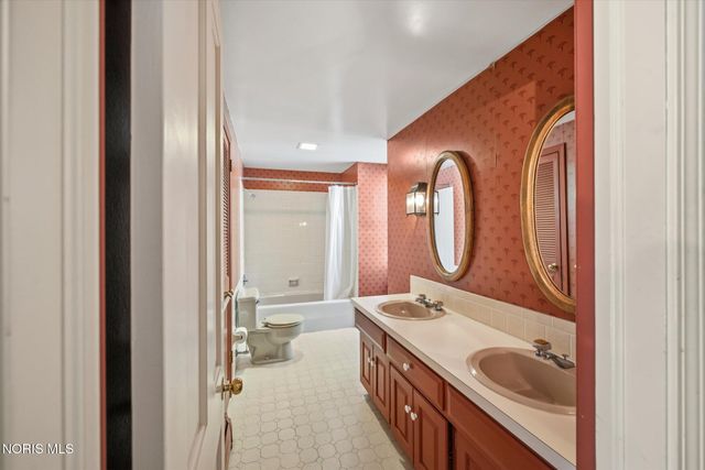 42 Back Bay Road, Bowling Green, OH 43402