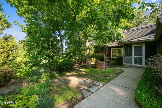42 Back Bay Road, Bowling Green, OH 43402