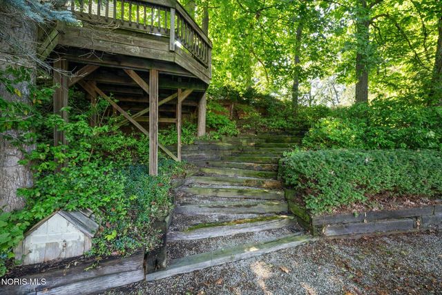 42 Back Bay Road, Bowling Green, OH 43402