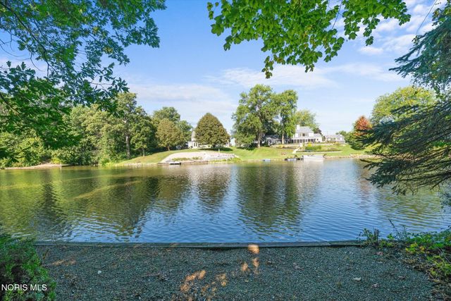 42 Back Bay Road, Bowling Green, OH 43402