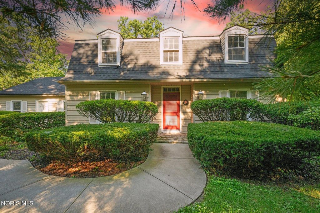 42 Back Bay Road, Bowling Green, OH 43402