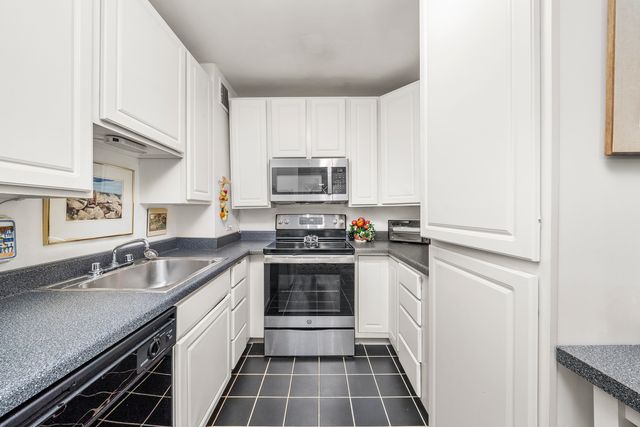 3600 N Lake Shore Drive 1701, Chicago, IL 60613