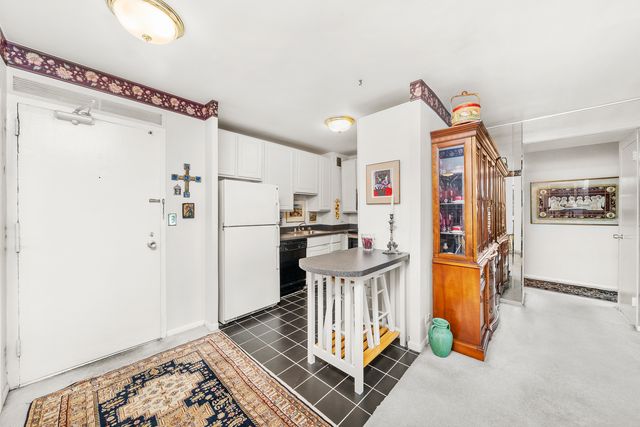 3600 N Lake Shore Drive 1701, Chicago, IL 60613