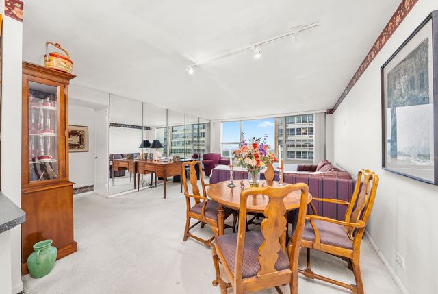 3600 N Lake Shore Drive 1701, Chicago, IL 60613