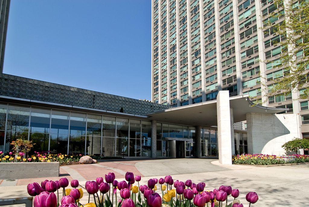 3600 N Lake Shore Drive 1701, Chicago, IL 60613