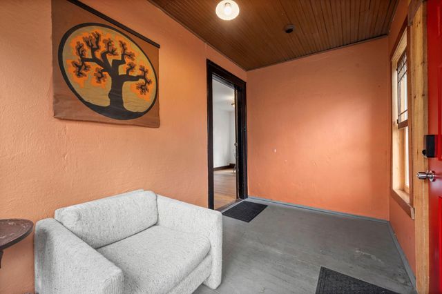 194 Logan Avenue N, Minneapolis, MN 55405