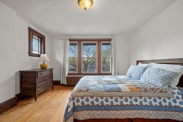 194 Logan Avenue N, Minneapolis, MN 55405