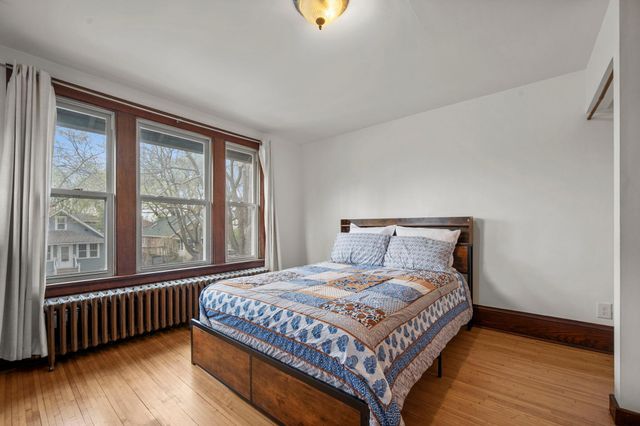 194 Logan Avenue N, Minneapolis, MN 55405