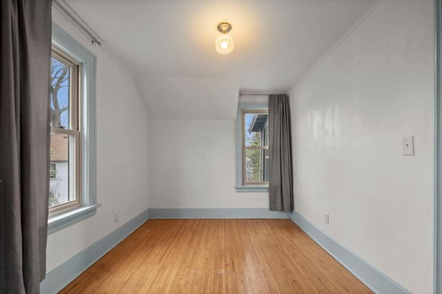 194 Logan Avenue N, Minneapolis, MN 55405