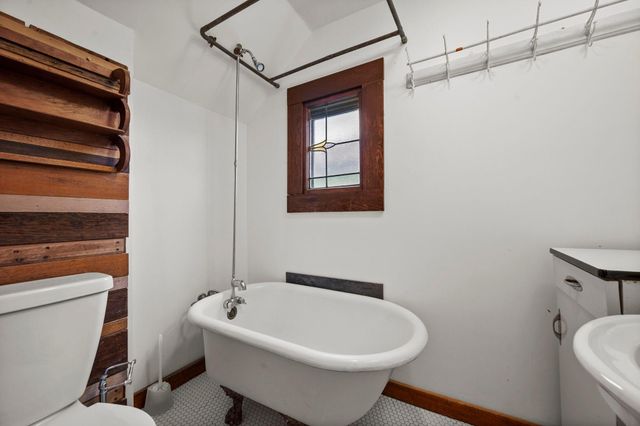 194 Logan Avenue N, Minneapolis, MN 55405