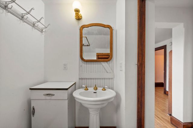 194 Logan Avenue N, Minneapolis, MN 55405
