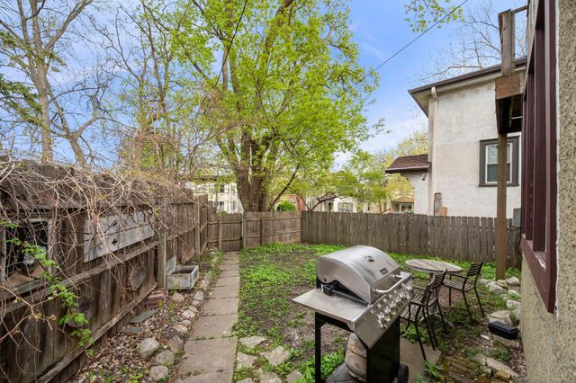 194 Logan Avenue N, Minneapolis, MN 55405