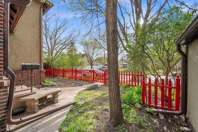 194 Logan Avenue N, Minneapolis, MN 55405