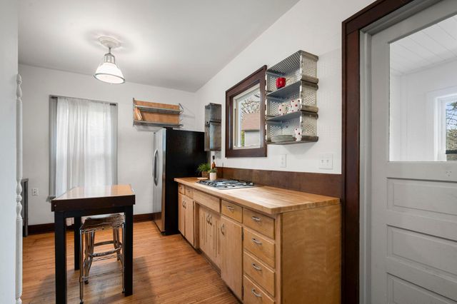 194 Logan Avenue N, Minneapolis, MN 55405