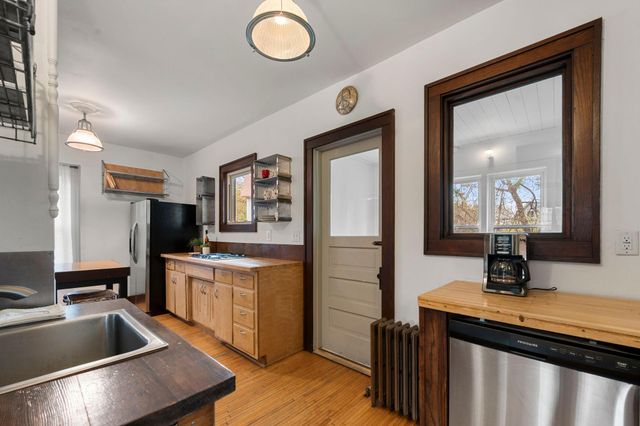 194 Logan Avenue N, Minneapolis, MN 55405