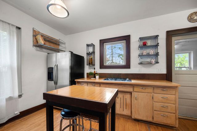 194 Logan Avenue N, Minneapolis, MN 55405