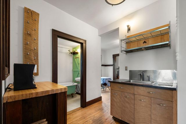 194 Logan Avenue N, Minneapolis, MN 55405
