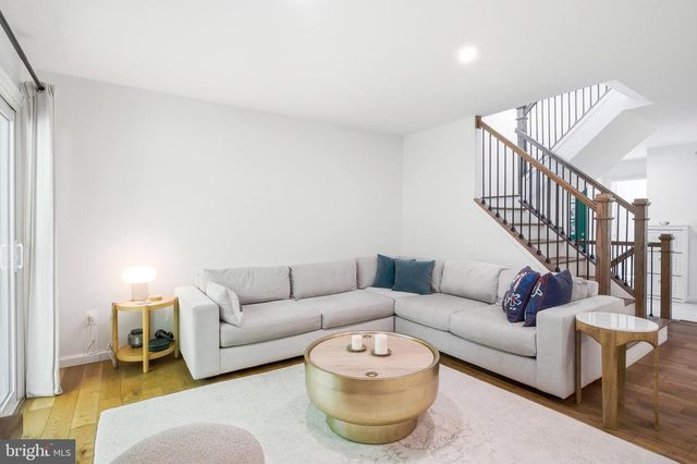 10582 REEDS LANDING CIR, Burke, VA 22015