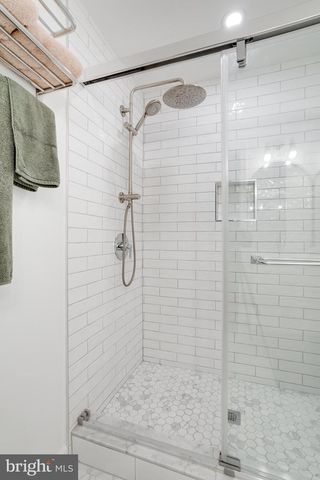 10582 REEDS LANDING CIR, Burke, VA 22015