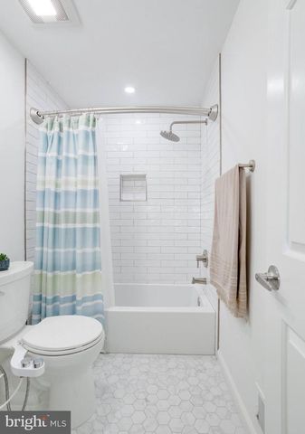 10582 REEDS LANDING CIR, Burke, VA 22015