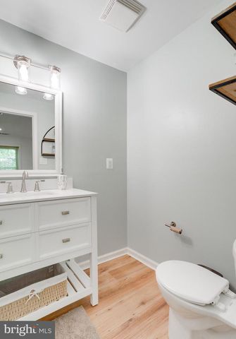 10582 REEDS LANDING CIR, Burke, VA 22015