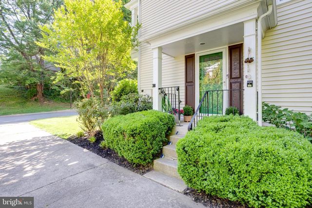 10582 REEDS LANDING CIR, Burke, VA 22015