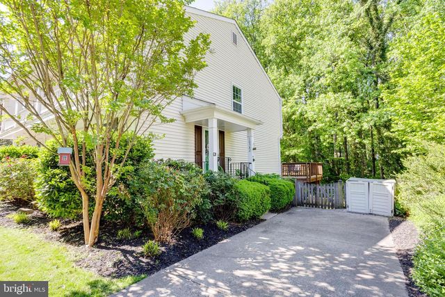 10582 REEDS LANDING CIR, Burke, VA 22015