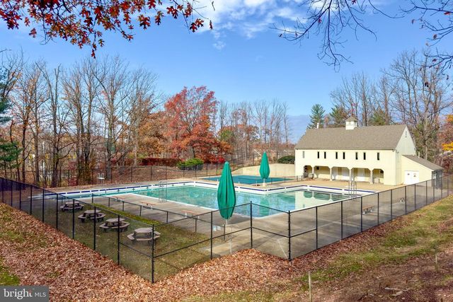 10582 REEDS LANDING CIR, Burke, VA 22015