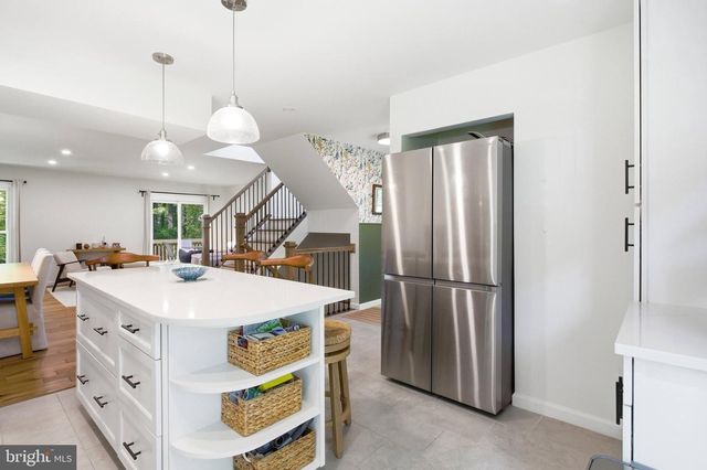 10582 REEDS LANDING CIR, Burke, VA 22015